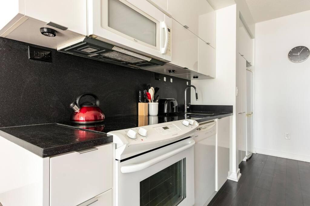 Luxury Downtown Lakeview & City View Condo Toronto Esterno foto