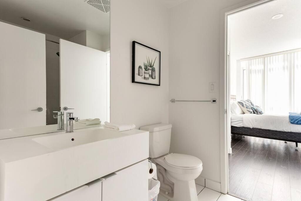 Luxury Downtown Lakeview & City View Condo Toronto Esterno foto