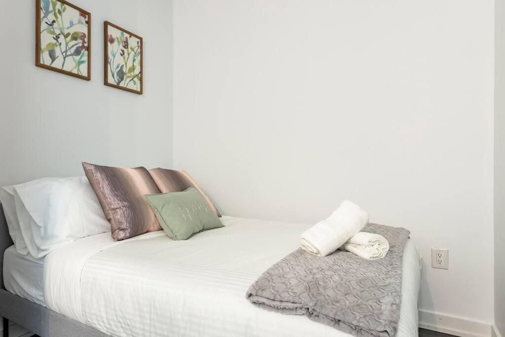 Luxury Downtown Lakeview & City View Condo Toronto Esterno foto
